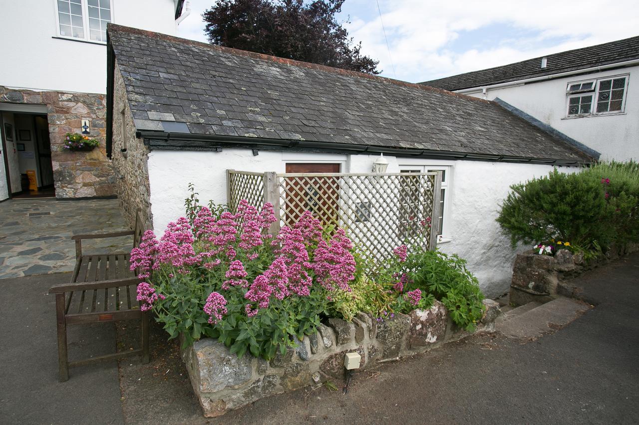 The Sea Trout Inn Totnes Exterior photo